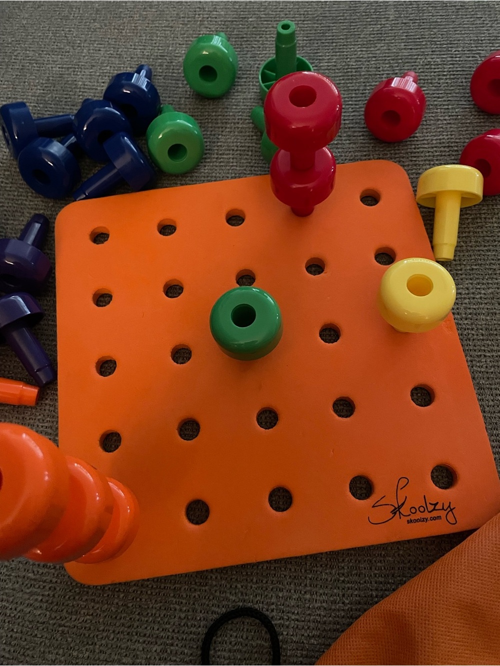 Skoolzy pegs and peg board learning toy